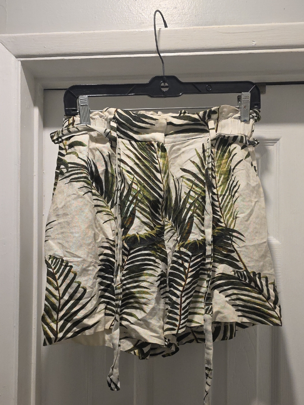 H&M Floral Print Skirt — White with Green Leaves
